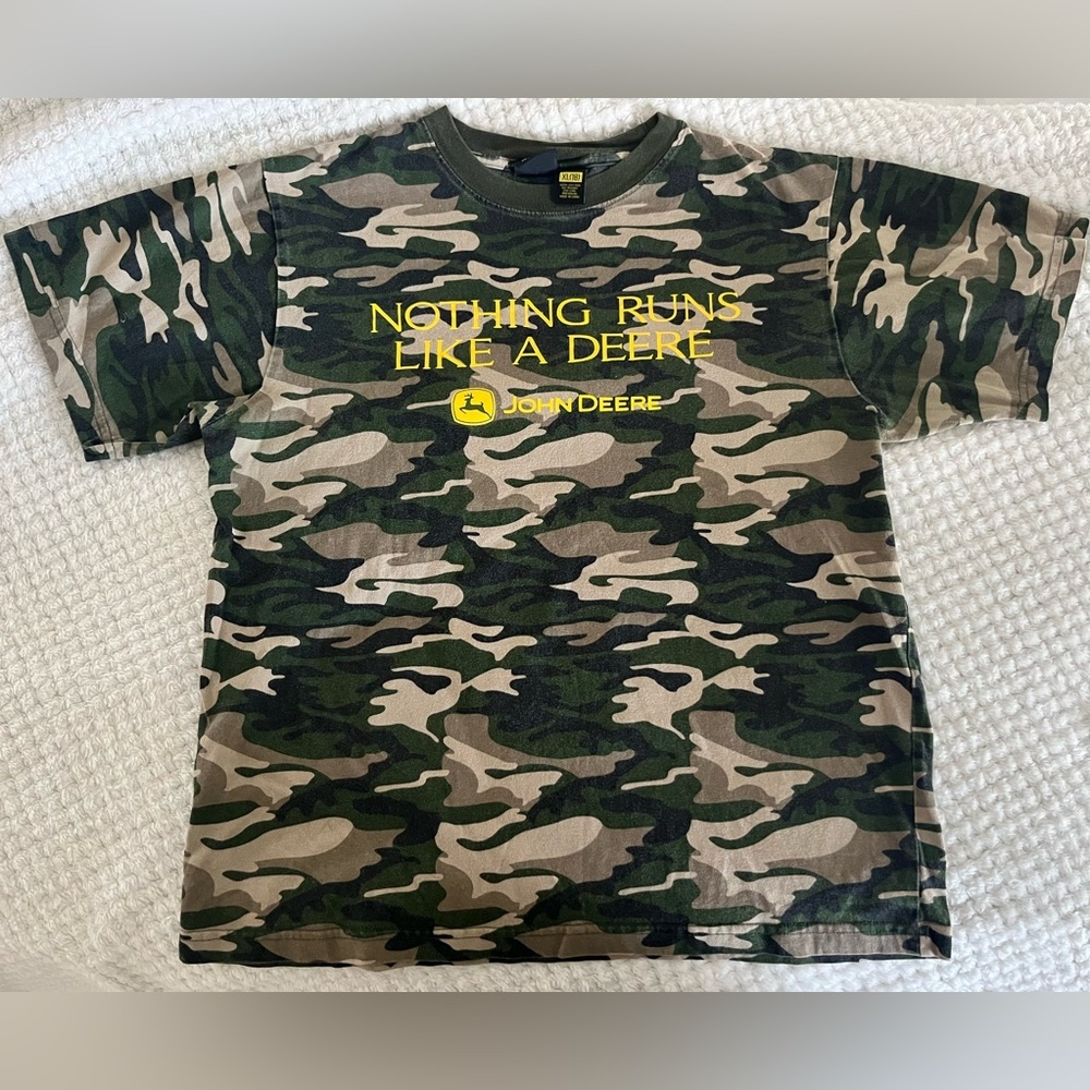 Kids John Deere camo tee size 18